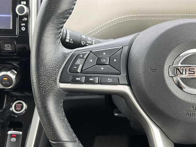 日産 セレナ ハイウェイスターVセレクションⅡ 宮城県 2019(令1)年 6.1万km ブリリアントホワイトパール 禁煙車/純正フリップダウンモニター/プロパイロット/アラウンドビューモニター/エマージェンシーブレーキ/車線逸脱警報/インテリジェントパーキングアシスト/両側パワースライドドア/純正9インチナビ/・BT.CD.DVD.SD/・フルセグTV/ETC/ドライブレコーダー（FR）/LEDヘッドライト/フォグライト/革巻きステアリング/ステアリングスイッチ/プッシュスタート/スマートキー×2/電動パーキングブレーキ/純正フロアマット/社外15インチAW/純正ドアバイザー/ロールサンシェード