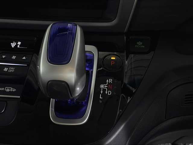 ホンダ フリード ハイブリット EX 沖縄県 2017(平29)年 4.2万km マンダリンゴールドM 県外仕入　/禁煙車　/６人乗り　/純正ナビ【VXM-174CSi】/　ワンセグ　Bluetooth CD　SD//両側パワースライドドア　/ホンダセンシング　/レーダークルーズコントロール　/オートライト　/前席シートヒーター　/ビルトインＥＴＣ　/バックカメラ　/ＬＥＤライト