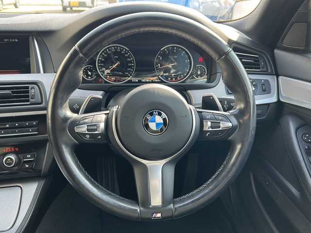 ＢＭＷ ５３５ｉ Mスポーツ 鳥取県 2014(平26)年 14.3万km アルピンホワイトⅢ ディーラー車/F型後期/シルキーシックス・ターボ/スマートキーx2個/ブラックレザーシート/フル液晶メーター/プリクラッシュセーフティ/ブラインドスポットモニタリング/レーンデパーチャーアラート/レーダークルーズコントロール/クリアランスソナー/アダクティブLEDヘッドライト/I-DRIVE/HDDナビゲーション/フルセグ・DVD再生・MSV/バックカメラ/前席パワーシート（D席メモリ）/前席シートヒーター/アルミスカッフプレート/パドルシフト/プライバシーガラス/ビルトインETC/保証書・取説