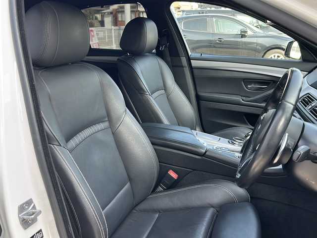 ＢＭＷ ５３５ｉ Mスポーツ 鳥取県 2014(平26)年 14.3万km アルピンホワイトⅢ ディーラー車/F型後期/シルキーシックス・ターボ/スマートキーx2個/ブラックレザーシート/フル液晶メーター/プリクラッシュセーフティ/ブラインドスポットモニタリング/レーンデパーチャーアラート/レーダークルーズコントロール/クリアランスソナー/アダクティブLEDヘッドライト/I-DRIVE/HDDナビゲーション/フルセグ・DVD再生・MSV/バックカメラ/前席パワーシート（D席メモリ）/前席シートヒーター/アルミスカッフプレート/パドルシフト/プライバシーガラス/ビルトインETC/保証書・取説