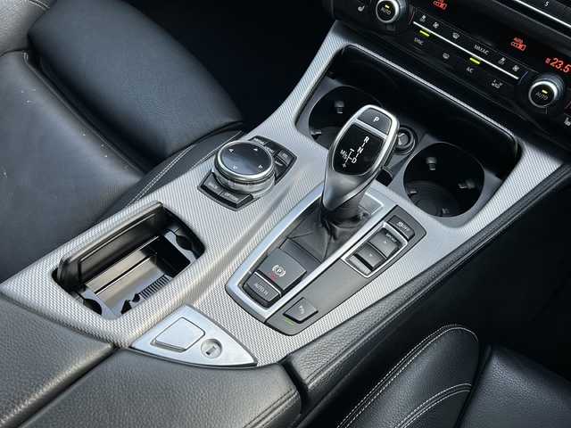 ＢＭＷ ５３５ｉ Mスポーツ 鳥取県 2014(平26)年 14.3万km アルピンホワイトⅢ ディーラー車/F型後期/シルキーシックス・ターボ/スマートキーx2個/ブラックレザーシート/フル液晶メーター/プリクラッシュセーフティ/ブラインドスポットモニタリング/レーンデパーチャーアラート/レーダークルーズコントロール/クリアランスソナー/アダクティブLEDヘッドライト/I-DRIVE/HDDナビゲーション/フルセグ・DVD再生・MSV/バックカメラ/前席パワーシート（D席メモリ）/前席シートヒーター/アルミスカッフプレート/パドルシフト/プライバシーガラス/ビルトインETC/保証書・取説