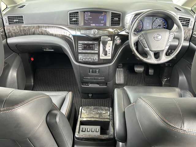日産 エルグランド 350HWS プレミアム アーバンクロム 静岡県 2019(平31)年 5.5万km ファントムブラック 純正マルチ/・ナビゲーション/・フルセグTV/・AUX/・CD/DVD/・Bluetooth/・FM/AM/主要装備/・アラウンドビューモニター/・後席フリップダウンモニター/・ビルトインＥＴＣ/・追従クルコン/・ドライブレコーダー/・純正マルチ/・両側パワスラ/・パワーバックドア/・エマージェンシーブレーキ/・パワーシート/・運転席+助手席シートヒータ