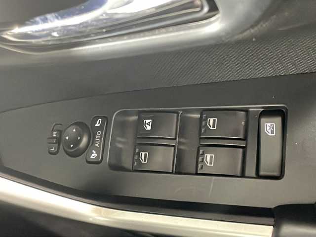 ダイハツ ロッキー プレミアム G 沖縄県 2022(令4)年 2.7万km ナチュラルベージュマイカM 禁煙車　/純正ディスプレイオーディオ　/フルセグ　Ｂｌｕｅｔｏｏｔｈ　ＨＤＭＩ　/Ａｐｐｌｅ　ｃａｒ　ｐｌａｙ　　Ａｎｄｏｒｉｏｄ　Ａｕｔｏ　/パノラミックビューカメラ　/レーダークルーズコントロール/シートヒーター/オートライト/オートマチックハイビーム/オートブレーキホールド/ステアリングリモコン/コーナーセンサー前後