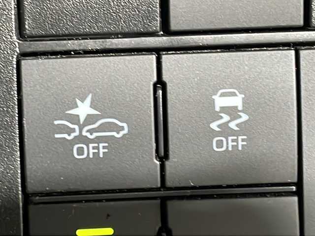 ダイハツ ロッキー プレミアム G 沖縄県 2022(令4)年 2.7万km ナチュラルベージュマイカM 禁煙車　/純正ディスプレイオーディオ　/フルセグ　Ｂｌｕｅｔｏｏｔｈ　ＨＤＭＩ　/Ａｐｐｌｅ　ｃａｒ　ｐｌａｙ　　Ａｎｄｏｒｉｏｄ　Ａｕｔｏ　/パノラミックビューカメラ　/レーダークルーズコントロール/シートヒーター/オートライト/オートマチックハイビーム/オートブレーキホールド/ステアリングリモコン/コーナーセンサー前後