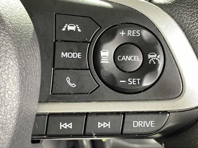 ダイハツ ロッキー プレミアム G 沖縄県 2022(令4)年 2.7万km ナチュラルベージュマイカM 禁煙車　/純正ディスプレイオーディオ　/フルセグ　Ｂｌｕｅｔｏｏｔｈ　ＨＤＭＩ　/Ａｐｐｌｅ　ｃａｒ　ｐｌａｙ　　Ａｎｄｏｒｉｏｄ　Ａｕｔｏ　/パノラミックビューカメラ　/レーダークルーズコントロール/シートヒーター/オートライト/オートマチックハイビーム/オートブレーキホールド/ステアリングリモコン/コーナーセンサー前後