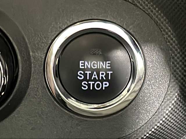 ダイハツ ロッキー プレミアム G 沖縄県 2022(令4)年 2.7万km ナチュラルベージュマイカM 禁煙車　/純正ディスプレイオーディオ　/フルセグ　Ｂｌｕｅｔｏｏｔｈ　ＨＤＭＩ　/Ａｐｐｌｅ　ｃａｒ　ｐｌａｙ　　Ａｎｄｏｒｉｏｄ　Ａｕｔｏ　/パノラミックビューカメラ　/レーダークルーズコントロール/シートヒーター/オートライト/オートマチックハイビーム/オートブレーキホールド/ステアリングリモコン/コーナーセンサー前後