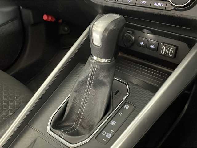 ダイハツ ロッキー プレミアム G 沖縄県 2022(令4)年 2.7万km ナチュラルベージュマイカM 禁煙車　/純正ディスプレイオーディオ　/フルセグ　Ｂｌｕｅｔｏｏｔｈ　ＨＤＭＩ　/Ａｐｐｌｅ　ｃａｒ　ｐｌａｙ　　Ａｎｄｏｒｉｏｄ　Ａｕｔｏ　/パノラミックビューカメラ　/レーダークルーズコントロール/シートヒーター/オートライト/オートマチックハイビーム/オートブレーキホールド/ステアリングリモコン/コーナーセンサー前後