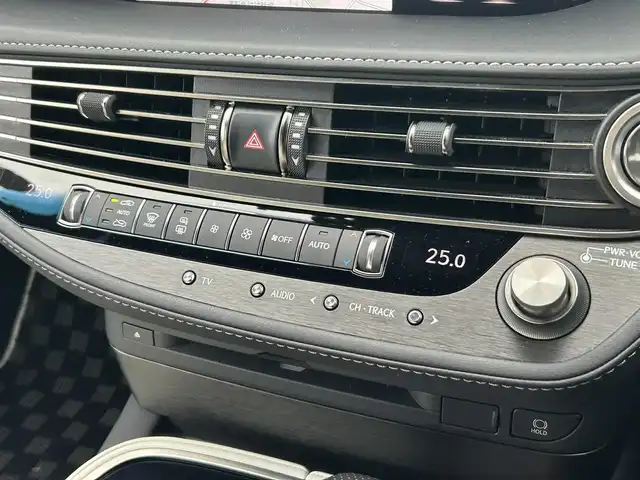 レクサス ＬＳ 500 Fスポーツ 道南・函館 2018(平30)年 5.5万km ソニックシルバー /純正ナビ//フルセグTV//パノラミックビューモニター//ドライブレコーダー//ETC//デジタルインナーミラー//社外エアロ//パワーバックドア//白革シート//前席パワーシート//前席エアシート//前席シートヒーター//ステアリングヒーター//プリクラッシュセーフティ//ブラインドスポットモニター//レーダークルーズコントロール//レーンキープアシスト//オートマチックハイビーム//LEDヘッドライト//オートライト