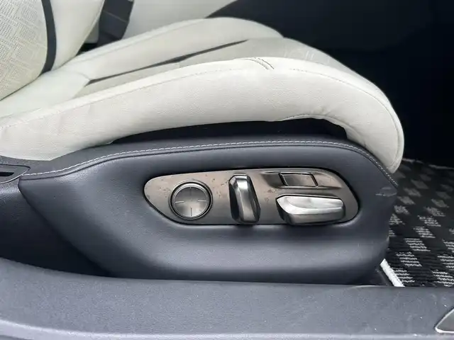 レクサス ＬＳ 500 Fスポーツ 道南・函館 2018(平30)年 5.5万km ソニックシルバー /純正ナビ//フルセグTV//パノラミックビューモニター//ドライブレコーダー//ETC//デジタルインナーミラー//社外エアロ//パワーバックドア//白革シート//前席パワーシート//前席エアシート//前席シートヒーター//ステアリングヒーター//プリクラッシュセーフティ//ブラインドスポットモニター//レーダークルーズコントロール//レーンキープアシスト//オートマチックハイビーム//LEDヘッドライト//オートライト