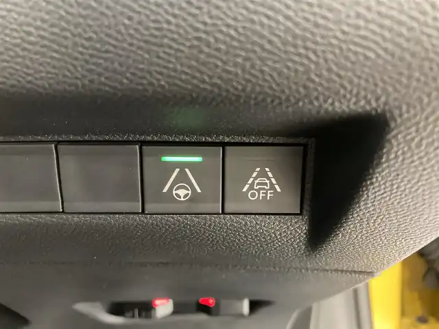 プジョー プジョー ２０８ GT 熊本県 2021(令3)年 3.3万km 黄Ⅱ ・スマートキー/・プッシュスタート/・アクティブセーフティブレーキ/・トラフィックサインインフォメーション/・疲労検知/・ブラインドスポットモニター/・インテリジェントハイビーム/・パーキングセンサー/・クルーズコントロール(追従式)/・ハーフレザーシート/・前席シートヒーター/・純正ディスプレイオーディオ/　【Bluetooth・USB・AppleCarPlay・AndroidAuto】/・バックカメラ/・ETC/・ドライブレコーダー(前後録画)/・ルーフラック/・LEDヘッドランプ/・純正マット