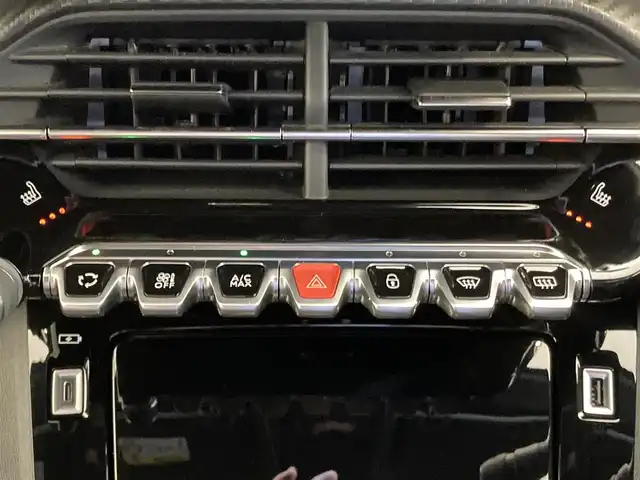 プジョー プジョー ２０８ GT 熊本県 2021(令3)年 3.3万km 黄Ⅱ ・スマートキー/・プッシュスタート/・アクティブセーフティブレーキ/・トラフィックサインインフォメーション/・疲労検知/・ブラインドスポットモニター/・インテリジェントハイビーム/・パーキングセンサー/・クルーズコントロール(追従式)/・ハーフレザーシート/・前席シートヒーター/・純正ディスプレイオーディオ/　【Bluetooth・USB・AppleCarPlay・AndroidAuto】/・バックカメラ/・ETC/・ドライブレコーダー(前後録画)/・ルーフラック/・LEDヘッドランプ/・純正マット