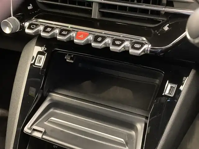 プジョー プジョー ２０８ GT 熊本県 2021(令3)年 3.3万km 黄Ⅱ ・スマートキー/・プッシュスタート/・アクティブセーフティブレーキ/・トラフィックサインインフォメーション/・疲労検知/・ブラインドスポットモニター/・インテリジェントハイビーム/・パーキングセンサー/・クルーズコントロール(追従式)/・ハーフレザーシート/・前席シートヒーター/・純正ディスプレイオーディオ/　【Bluetooth・USB・AppleCarPlay・AndroidAuto】/・バックカメラ/・ETC/・ドライブレコーダー(前後録画)/・ルーフラック/・LEDヘッドランプ/・純正マット