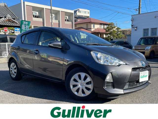 トヨタ アクア S 愛知県 2014(平26)年 9.1万km グレーメタリック ・禁煙車/・ワンオーナー/・純正ナビ/フルセグTV/　(NSCP-W64)/・バックカメラ/・ETC/・オートライト/・スマートキー/・プッシュスタート/・ステアスイッチ/・ドアバイザー/・フロアマット/・新車保証書/・取扱説明書/・スペアキー