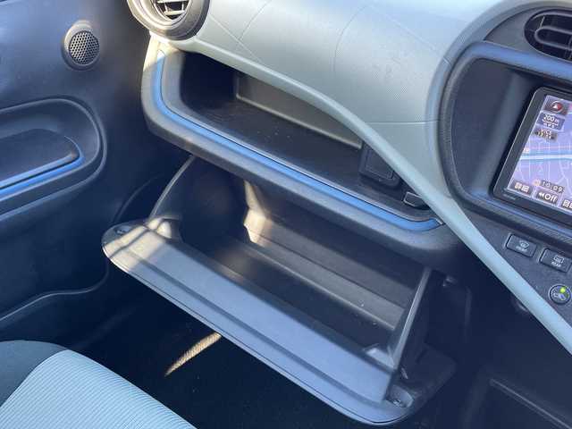 トヨタ アクア S 愛知県 2014(平26)年 9.1万km グレーメタリック ・禁煙車/・ワンオーナー/・純正ナビ/フルセグTV/　(NSCP-W64)/・バックカメラ/・ETC/・オートライト/・スマートキー/・プッシュスタート/・ステアスイッチ/・ドアバイザー/・フロアマット/・新車保証書/・取扱説明書/・スペアキー