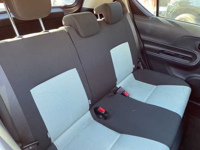 トヨタ アクア S 愛知県 2014(平26)年 9.1万km グレーメタリック ・禁煙車/・ワンオーナー/・純正ナビ/フルセグTV/　(NSCP-W64)/・バックカメラ/・ETC/・オートライト/・スマートキー/・プッシュスタート/・ステアスイッチ/・ドアバイザー/・フロアマット/・新車保証書/・取扱説明書/・スペアキー