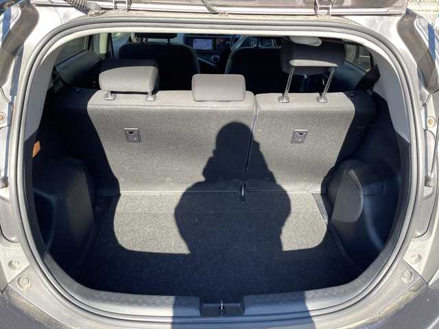 トヨタ アクア S 愛知県 2014(平26)年 9.1万km グレーメタリック ・禁煙車/・ワンオーナー/・純正ナビ/フルセグTV/　(NSCP-W64)/・バックカメラ/・ETC/・オートライト/・スマートキー/・プッシュスタート/・ステアスイッチ/・ドアバイザー/・フロアマット/・新車保証書/・取扱説明書/・スペアキー