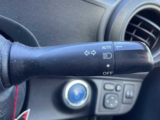 トヨタ アクア S 愛知県 2014(平26)年 9.1万km グレーメタリック ・禁煙車/・ワンオーナー/・純正ナビ/フルセグTV/　(NSCP-W64)/・バックカメラ/・ETC/・オートライト/・スマートキー/・プッシュスタート/・ステアスイッチ/・ドアバイザー/・フロアマット/・新車保証書/・取扱説明書/・スペアキー