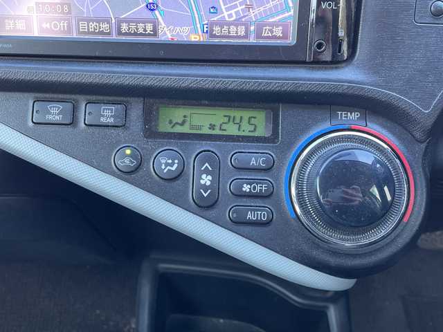 トヨタ アクア S 愛知県 2014(平26)年 9.1万km グレーメタリック ・禁煙車/・ワンオーナー/・純正ナビ/フルセグTV/　(NSCP-W64)/・バックカメラ/・ETC/・オートライト/・スマートキー/・プッシュスタート/・ステアスイッチ/・ドアバイザー/・フロアマット/・新車保証書/・取扱説明書/・スペアキー