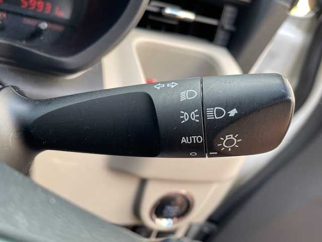 ダイハツ ムーヴ X SAⅢ 茨城県 2021(令3)年 6万km ホワイト 社外メモリナビ/（ＦＭ／ＡＭ／ＢＴ／ＣＤ／ＤＶＤ）　/バックカメラ　/シートヒーター　　/スマートキー　/アイドリングストップ　/ＬＥＤヘッドライト　/オートライト　/衝突軽減ブレーキ　/ドライブレコーダー　/ＥＴＣ/ドアバイザー