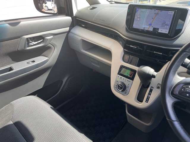 ダイハツ ムーヴ X SAⅢ 茨城県 2021(令3)年 6万km ホワイト 社外メモリナビ/（ＦＭ／ＡＭ／ＢＴ／ＣＤ／ＤＶＤ）　/バックカメラ　/シートヒーター　　/スマートキー　/アイドリングストップ　/ＬＥＤヘッドライト　/オートライト　/衝突軽減ブレーキ　/ドライブレコーダー　/ＥＴＣ/ドアバイザー