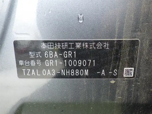 ホンダ フィット ベーシック 千葉県 2020(令2)年 6.1万km シャイニンググレーM 185/60R15/ホンダセンシング/・衝突軽減ブレーキ（CMBS）/・車線維持支援システム（LKAS）/・アダプティブクルーズコントロール（ACC）/・後方誤発進抑制機能/・誤発進抑制機能/純正メモリーナビ/【DVD/CD再生機能】/バックカメラ/ウインカーミラー/サイド/カーテンエアバッグ/Honda スマートキー