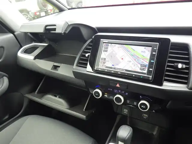 ホンダ フィット ベーシック 千葉県 2020(令2)年 6.1万km シャイニンググレーM 185/60R15/ホンダセンシング/・衝突軽減ブレーキ（CMBS）/・車線維持支援システム（LKAS）/・アダプティブクルーズコントロール（ACC）/・後方誤発進抑制機能/・誤発進抑制機能/純正メモリーナビ/【DVD/CD再生機能】/バックカメラ/ウインカーミラー/サイド/カーテンエアバッグ/Honda スマートキー