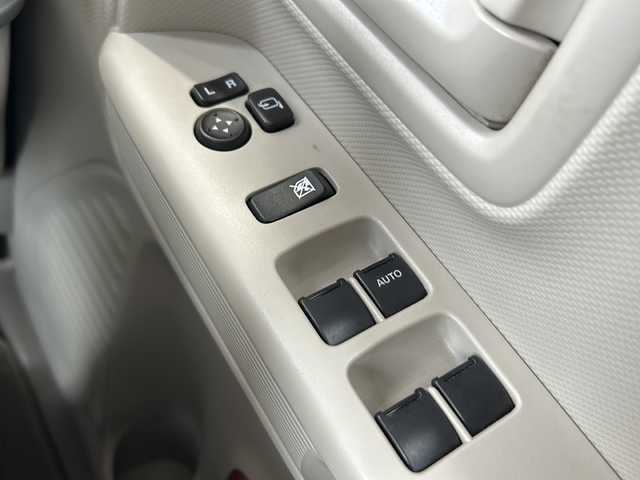 スズキ スペーシア HYBRID X 静岡県 2018(平30)年 3.1万km ピュアホワイトP 安全機能/・衝突軽減ブレーキ/・レーンキープアシスト/・リアコーナーセンサー/純正ナビ/・フルセグTV/・CD/DVD/BT/ラジオ/主要装備/・全方位カメラ/・両側パワースライドドア/・プッシュスタート/・スマートキー/・ステアリングリモコン/・シートヒーター/・ドライブレコーダー/・オートライト/・アイドリングストップ