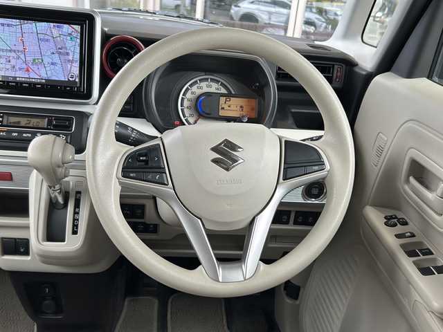 スズキ スペーシア HYBRID X 静岡県 2018(平30)年 3.1万km ピュアホワイトP 安全機能/・衝突軽減ブレーキ/・レーンキープアシスト/・リアコーナーセンサー/純正ナビ/・フルセグTV/・CD/DVD/BT/ラジオ/主要装備/・全方位カメラ/・両側パワースライドドア/・プッシュスタート/・スマートキー/・ステアリングリモコン/・シートヒーター/・ドライブレコーダー/・オートライト/・アイドリングストップ