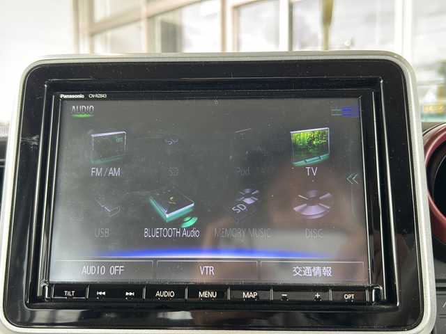 スズキ スペーシア HYBRID X 静岡県 2018(平30)年 3.1万km ピュアホワイトP 安全機能/・衝突軽減ブレーキ/・レーンキープアシスト/・リアコーナーセンサー/純正ナビ/・フルセグTV/・CD/DVD/BT/ラジオ/主要装備/・全方位カメラ/・両側パワースライドドア/・プッシュスタート/・スマートキー/・ステアリングリモコン/・シートヒーター/・ドライブレコーダー/・オートライト/・アイドリングストップ