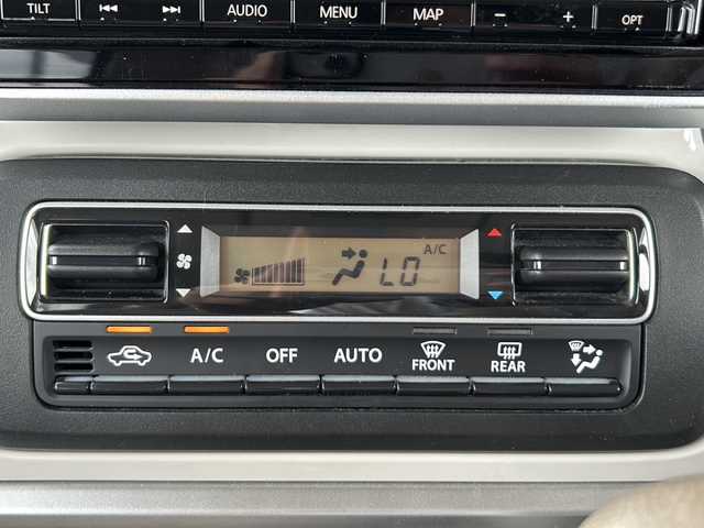 スズキ スペーシア HYBRID X 静岡県 2018(平30)年 3.1万km ピュアホワイトP 安全機能/・衝突軽減ブレーキ/・レーンキープアシスト/・リアコーナーセンサー/純正ナビ/・フルセグTV/・CD/DVD/BT/ラジオ/主要装備/・全方位カメラ/・両側パワースライドドア/・プッシュスタート/・スマートキー/・ステアリングリモコン/・シートヒーター/・ドライブレコーダー/・オートライト/・アイドリングストップ