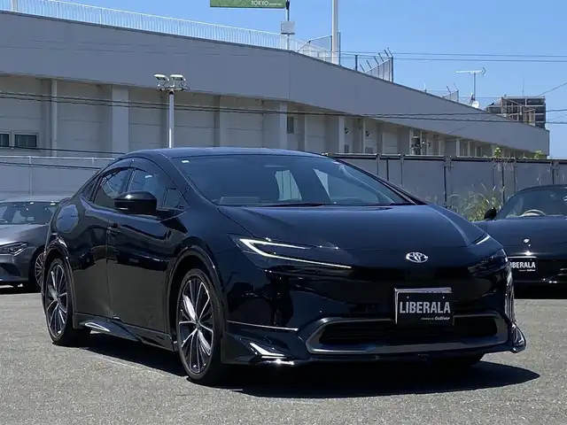 トヨタ プリウス Z 福岡県 2023(令5)年 1.8万km アティチュードブラックマイカ ・ワンオーナー/・Plugin Hybrid/・純正12.3インチSDナビ/Apple Car Play/Android Auto/フルセグTV/BT/USB/・パノラミックビューモニター/・AC100V端子/・モデリスタエアロ（フロント・サイド・リア）/・Toyota Safety Sense/ープリクラッシュセーフティ/ーレーントレーシングアシスト/ーレーンデパーチャーアラート/ープロアクティブドライビングアシスト/ーフロントクロストラフィックアラート/ーロードサインアシスト/ーレーダークルーズコントロール/・BSM/・パワーバックドア/・ブラックレザーシート/・D席パワーシート/メモリーシート/・前席シートヒーター/ベンチレーション/・ステアリングヒーター/・ビルトインETC2.0/・ワイヤレス充電/・LED AUTOヘッドライト/・AUTO ハイビーム/・純正19インチAW/・スマートキー/・ドアバイザー/・保証書/取扱説明書/・スペアキー