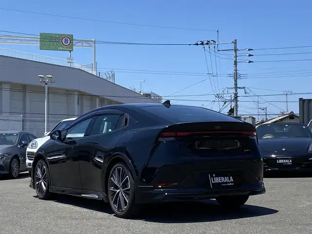 トヨタ プリウス Z 福岡県 2023(令5)年 1.8万km アティチュードブラックマイカ ・ワンオーナー/・Plugin Hybrid/・純正12.3インチSDナビ/Apple Car Play/Android Auto/フルセグTV/BT/USB/・パノラミックビューモニター/・AC100V端子/・モデリスタエアロ（フロント・サイド・リア）/・Toyota Safety Sense/ープリクラッシュセーフティ/ーレーントレーシングアシスト/ーレーンデパーチャーアラート/ープロアクティブドライビングアシスト/ーフロントクロストラフィックアラート/ーロードサインアシスト/ーレーダークルーズコントロール/・BSM/・パワーバックドア/・ブラックレザーシート/・D席パワーシート/メモリーシート/・前席シートヒーター/ベンチレーション/・ステアリングヒーター/・ビルトインETC2.0/・ワイヤレス充電/・LED AUTOヘッドライト/・AUTO ハイビーム/・純正19インチAW/・スマートキー/・ドアバイザー/・保証書/取扱説明書/・スペアキー