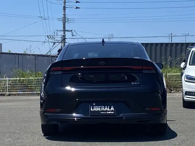 トヨタ プリウス Z 福岡県 2023(令5)年 1.8万km アティチュードブラックマイカ ・ワンオーナー/・Plugin Hybrid/・純正12.3インチSDナビ/Apple Car Play/Android Auto/フルセグTV/BT/USB/・パノラミックビューモニター/・AC100V端子/・モデリスタエアロ（フロント・サイド・リア）/・Toyota Safety Sense/ープリクラッシュセーフティ/ーレーントレーシングアシスト/ーレーンデパーチャーアラート/ープロアクティブドライビングアシスト/ーフロントクロストラフィックアラート/ーロードサインアシスト/ーレーダークルーズコントロール/・BSM/・パワーバックドア/・ブラックレザーシート/・D席パワーシート/メモリーシート/・前席シートヒーター/ベンチレーション/・ステアリングヒーター/・ビルトインETC2.0/・ワイヤレス充電/・LED AUTOヘッドライト/・AUTO ハイビーム/・純正19インチAW/・スマートキー/・ドアバイザー/・保証書/取扱説明書/・スペアキー