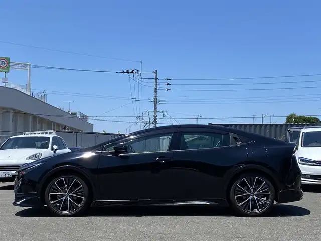トヨタ プリウス Z 福岡県 2023(令5)年 1.8万km アティチュードブラックマイカ ・ワンオーナー/・Plugin Hybrid/・純正12.3インチSDナビ/Apple Car Play/Android Auto/フルセグTV/BT/USB/・パノラミックビューモニター/・AC100V端子/・モデリスタエアロ（フロント・サイド・リア）/・Toyota Safety Sense/ープリクラッシュセーフティ/ーレーントレーシングアシスト/ーレーンデパーチャーアラート/ープロアクティブドライビングアシスト/ーフロントクロストラフィックアラート/ーロードサインアシスト/ーレーダークルーズコントロール/・BSM/・パワーバックドア/・ブラックレザーシート/・D席パワーシート/メモリーシート/・前席シートヒーター/ベンチレーション/・ステアリングヒーター/・ビルトインETC2.0/・ワイヤレス充電/・LED AUTOヘッドライト/・AUTO ハイビーム/・純正19インチAW/・スマートキー/・ドアバイザー/・保証書/取扱説明書/・スペアキー