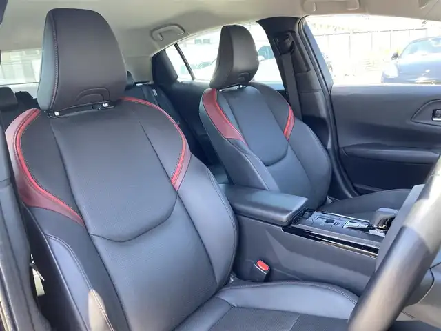 トヨタ プリウス Z 福岡県 2023(令5)年 1.8万km アティチュードブラックマイカ ・ワンオーナー/・Plugin Hybrid/・純正12.3インチSDナビ/Apple Car Play/Android Auto/フルセグTV/BT/USB/・パノラミックビューモニター/・AC100V端子/・モデリスタエアロ（フロント・サイド・リア）/・Toyota Safety Sense/ープリクラッシュセーフティ/ーレーントレーシングアシスト/ーレーンデパーチャーアラート/ープロアクティブドライビングアシスト/ーフロントクロストラフィックアラート/ーロードサインアシスト/ーレーダークルーズコントロール/・BSM/・パワーバックドア/・ブラックレザーシート/・D席パワーシート/メモリーシート/・前席シートヒーター/ベンチレーション/・ステアリングヒーター/・ビルトインETC2.0/・ワイヤレス充電/・LED AUTOヘッドライト/・AUTO ハイビーム/・純正19インチAW/・スマートキー/・ドアバイザー/・保証書/取扱説明書/・スペアキー