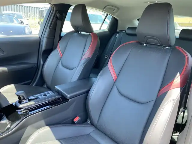 トヨタ プリウス Z 福岡県 2023(令5)年 1.8万km アティチュードブラックマイカ ・ワンオーナー/・Plugin Hybrid/・純正12.3インチSDナビ/Apple Car Play/Android Auto/フルセグTV/BT/USB/・パノラミックビューモニター/・AC100V端子/・モデリスタエアロ（フロント・サイド・リア）/・Toyota Safety Sense/ープリクラッシュセーフティ/ーレーントレーシングアシスト/ーレーンデパーチャーアラート/ープロアクティブドライビングアシスト/ーフロントクロストラフィックアラート/ーロードサインアシスト/ーレーダークルーズコントロール/・BSM/・パワーバックドア/・ブラックレザーシート/・D席パワーシート/メモリーシート/・前席シートヒーター/ベンチレーション/・ステアリングヒーター/・ビルトインETC2.0/・ワイヤレス充電/・LED AUTOヘッドライト/・AUTO ハイビーム/・純正19インチAW/・スマートキー/・ドアバイザー/・保証書/取扱説明書/・スペアキー