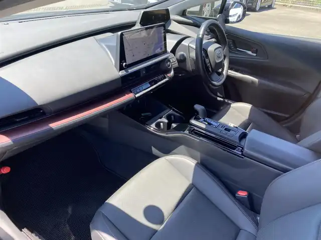 トヨタ プリウス Z 福岡県 2023(令5)年 1.8万km アティチュードブラックマイカ ・ワンオーナー/・Plugin Hybrid/・純正12.3インチSDナビ/Apple Car Play/Android Auto/フルセグTV/BT/USB/・パノラミックビューモニター/・AC100V端子/・モデリスタエアロ（フロント・サイド・リア）/・Toyota Safety Sense/ープリクラッシュセーフティ/ーレーントレーシングアシスト/ーレーンデパーチャーアラート/ープロアクティブドライビングアシスト/ーフロントクロストラフィックアラート/ーロードサインアシスト/ーレーダークルーズコントロール/・BSM/・パワーバックドア/・ブラックレザーシート/・D席パワーシート/メモリーシート/・前席シートヒーター/ベンチレーション/・ステアリングヒーター/・ビルトインETC2.0/・ワイヤレス充電/・LED AUTOヘッドライト/・AUTO ハイビーム/・純正19インチAW/・スマートキー/・ドアバイザー/・保証書/取扱説明書/・スペアキー