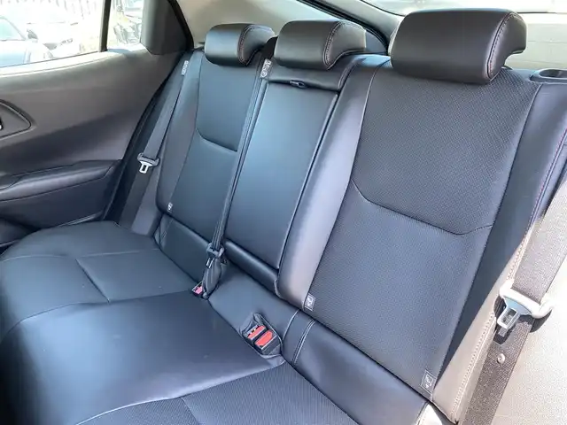 トヨタ プリウス Z 福岡県 2023(令5)年 1.8万km アティチュードブラックマイカ ・ワンオーナー/・Plugin Hybrid/・純正12.3インチSDナビ/Apple Car Play/Android Auto/フルセグTV/BT/USB/・パノラミックビューモニター/・AC100V端子/・モデリスタエアロ（フロント・サイド・リア）/・Toyota Safety Sense/ープリクラッシュセーフティ/ーレーントレーシングアシスト/ーレーンデパーチャーアラート/ープロアクティブドライビングアシスト/ーフロントクロストラフィックアラート/ーロードサインアシスト/ーレーダークルーズコントロール/・BSM/・パワーバックドア/・ブラックレザーシート/・D席パワーシート/メモリーシート/・前席シートヒーター/ベンチレーション/・ステアリングヒーター/・ビルトインETC2.0/・ワイヤレス充電/・LED AUTOヘッドライト/・AUTO ハイビーム/・純正19インチAW/・スマートキー/・ドアバイザー/・保証書/取扱説明書/・スペアキー