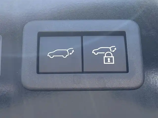 トヨタ プリウス Z 福岡県 2023(令5)年 1.8万km アティチュードブラックマイカ ・ワンオーナー/・Plugin Hybrid/・純正12.3インチSDナビ/Apple Car Play/Android Auto/フルセグTV/BT/USB/・パノラミックビューモニター/・AC100V端子/・モデリスタエアロ（フロント・サイド・リア）/・Toyota Safety Sense/ープリクラッシュセーフティ/ーレーントレーシングアシスト/ーレーンデパーチャーアラート/ープロアクティブドライビングアシスト/ーフロントクロストラフィックアラート/ーロードサインアシスト/ーレーダークルーズコントロール/・BSM/・パワーバックドア/・ブラックレザーシート/・D席パワーシート/メモリーシート/・前席シートヒーター/ベンチレーション/・ステアリングヒーター/・ビルトインETC2.0/・ワイヤレス充電/・LED AUTOヘッドライト/・AUTO ハイビーム/・純正19インチAW/・スマートキー/・ドアバイザー/・保証書/取扱説明書/・スペアキー