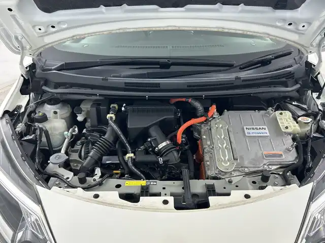 日産 ノート e－パワー ニスモ 愛知県 2019(平31)年 4万km ブリリアントホワイトパール 禁煙車/純正7インチナビ/（CD/DVD/Bluetooth/フルセグTV/SD）/全方位カメラ/衝突軽減ブレーキ/レーンキープアシスト/前後コーナーセンサー/ETC/ドライブレコーダー/インテリジェントルームミラー/純正16インチアルミホイール/スマートキー/プッシュスタート/純正フロアマット/LEDヘッドライト/フロント/リアフォグランプ/横滑り防止装置/電動格納ミラー