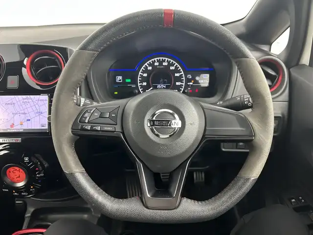 日産 ノート e－パワー ニスモ 愛知県 2019(平31)年 4万km ブリリアントホワイトパール 禁煙車/純正7インチナビ/（CD/DVD/Bluetooth/フルセグTV/SD）/全方位カメラ/衝突軽減ブレーキ/レーンキープアシスト/前後コーナーセンサー/ETC/ドライブレコーダー/インテリジェントルームミラー/純正16インチアルミホイール/スマートキー/プッシュスタート/純正フロアマット/LEDヘッドライト/フロント/リアフォグランプ/横滑り防止装置/電動格納ミラー
