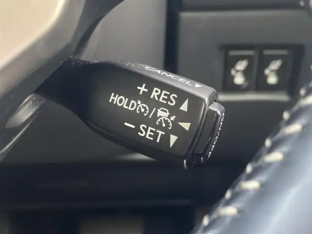 レクサス ＮＸ 300h バージョンL 熊本県 2019(令1)年 8万km ソニッククォーツ ワンオーナー/純正ナビ/・CD/DVD/BT/SD/AUX/USB/・フルセグTV/・全周囲カメラ/レクサスセーフティシステム/・レーントレーシングアシスト/・プリクラッシュセーフティ/・パーキングサポートブレーキ/・ロードサインアシスト/・先行車発進お知らせ/・ヘッドアップディスプレイ/・ブラインドスポットモニター/・オートハイビーム/・レーダークルーズコントロール/パワーバックドア/革巻きステアリング/ステアリングスイッチ/パドルシフト/ステアリングヒーター/前席パワーシート/D席メモリ付き/前席シートヒーター/クーラー/横滑り防止装置/前後ドライブレコーダー/電動パーキングブレーキ/オートホールドブレーキ/ETC2.0/純正フロアマット/純正アルミホイール/ドアバイザー/スペアキー/カードキー