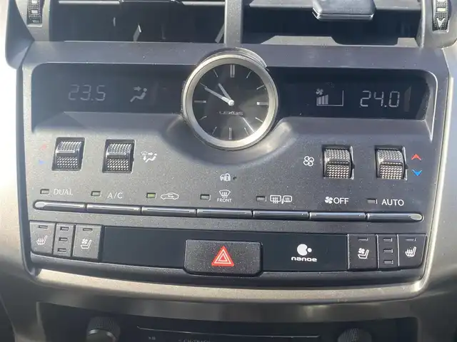 レクサス ＮＸ 300h バージョンL 熊本県 2019(令1)年 8万km ソニッククォーツ ワンオーナー/純正ナビ/・CD/DVD/BT/SD/AUX/USB/・フルセグTV/・全周囲カメラ/レクサスセーフティシステム/・レーントレーシングアシスト/・プリクラッシュセーフティ/・パーキングサポートブレーキ/・ロードサインアシスト/・先行車発進お知らせ/・ヘッドアップディスプレイ/・ブラインドスポットモニター/・オートハイビーム/・レーダークルーズコントロール/パワーバックドア/革巻きステアリング/ステアリングスイッチ/パドルシフト/ステアリングヒーター/前席パワーシート/D席メモリ付き/前席シートヒーター/クーラー/横滑り防止装置/前後ドライブレコーダー/電動パーキングブレーキ/オートホールドブレーキ/ETC2.0/純正フロアマット/純正アルミホイール/ドアバイザー/スペアキー/カードキー