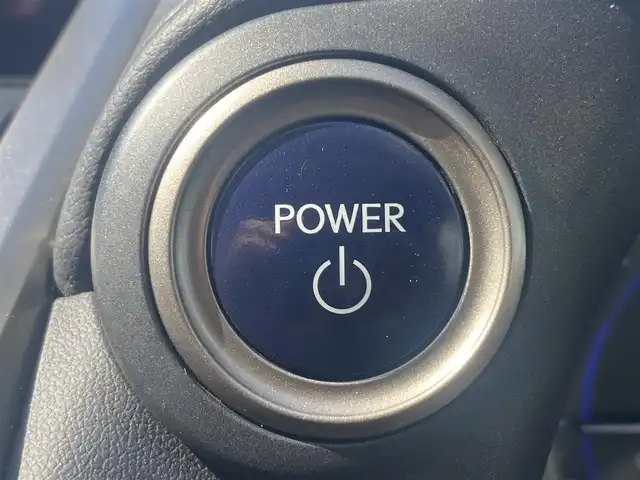 レクサス ＮＸ 300h バージョンL 熊本県 2019(令1)年 8万km ソニッククォーツ ワンオーナー/純正ナビ/・CD/DVD/BT/SD/AUX/USB/・フルセグTV/・全周囲カメラ/レクサスセーフティシステム/・レーントレーシングアシスト/・プリクラッシュセーフティ/・パーキングサポートブレーキ/・ロードサインアシスト/・先行車発進お知らせ/・ヘッドアップディスプレイ/・ブラインドスポットモニター/・オートハイビーム/・レーダークルーズコントロール/パワーバックドア/革巻きステアリング/ステアリングスイッチ/パドルシフト/ステアリングヒーター/前席パワーシート/D席メモリ付き/前席シートヒーター/クーラー/横滑り防止装置/前後ドライブレコーダー/電動パーキングブレーキ/オートホールドブレーキ/ETC2.0/純正フロアマット/純正アルミホイール/ドアバイザー/スペアキー/カードキー