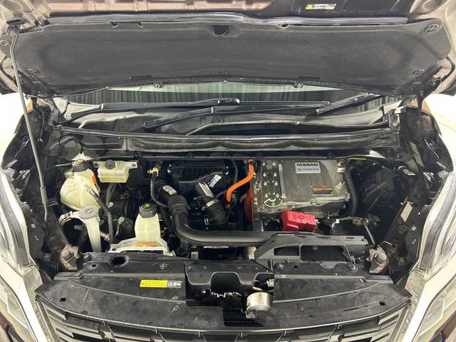 日産 セレナ e－パワー ハイウェイスター G 神奈川県 2020(令2)年 3.1万km インペリアルアンバーP 社外７型メモリーナビゲーション【MDV-M906HDW】/フルセグ　SD　CD DVD　Bluetooth　AUX　USB　iPod　SMARTUSEN/アラウンドビューモニター/インテリジェントルームミラー/パーキングアシスト/両側電動スライドドア/先進安全装備/プロパイロット/レーダークルーズコントロール/エマージェンシーブレーキ/前方衝突予測警報/車線逸脱防止支援システム/踏み間違い防止アシスト/後側方衝突防止支援システム/後側方車両検知警報/後退時車両検知警報/標識認識機能/ふらつき警報/クロストラフィックアラート/前後ソナー/社外空気圧監視システム/DRIVEMODE/ブラウン内装/合皮シート/２列目３列目シートバックテーブル/USB電源ソケット/革巻きステアリング/社外前後ドライブレコーダー/純正ビルトインETC/電動パーキングブレーキ/オートブレーキホールド/プッシュスタート/インテリジェントキー/アダブティブLEDヘッドランプ/LEDフロントフォグランプ/オートライト/純正16インチアルミホイール/社外フロントスポイラー/純正サイド/リアスポイラー/スペアキー