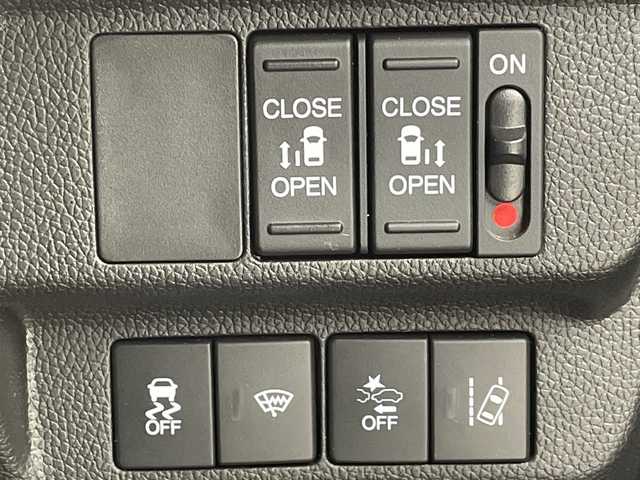 ホンダ フリード G ホンダセンシング 大阪府 2022(令4)年 3.2万km ミッドナイトブルービームM Honda SENSING/・衝突軽減ブレーキ/・車線維持システム/・アダプティブ・クルーズ・コントロール/・トラフィックジャムアシスト/・路外逸脱抑制機能/・後方誤発進抑制機能/純正ナビ/　CD/BT/バック・サイドカメラ/両側パワースライドドア/LEDオートライト/ハーフレザーシート/前席シートヒーター/純正15インチアルミホイール/後方コーナーセンサー/スマートキー/ビルトインETC/ステアリングスイッチ/革巻きステアリング/アイドリングストップ/電動格納ウィンカーミラー/純正フロアマット/後席サンシェード/ISOFIX