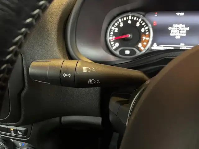 クライスラー・ジープ ジープ レネゲード リミテッド 愛知県 2018(平30)年 4.4万km 黒 ＡＣＣ/黒革シート/ナビ/バックカメラ/ＥＴＣ/ステアリングヒーター/パワーシート/シートヒーター/コーナーセンサー/ＥＴＣ/レーンアシスト