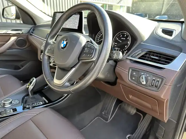 ＢＭＷ Ｘ１ xDrive 18d xライン ハイライン 福島県 2019(令1)年 2.6万km サファイアブラックP ウッドトリム（ファイン・ウッド・オーク・グレイ・マット・トリム）/コンフォートアクセス/インテリジェントセーフティ/ハイラインパッケージ/タゴタレザーシート(モカ)/シートヒーター/パワーシート/パワーリアゲート/純正18AW/純正ナビ(BT/USB)/社外フルセグ/バックカメラ/LEDヘッドライト/ドラレコ(前後)/ミラー一体型ETC/ドアバイザー/アイドリングストップ/取扱説明書/保証書/スペアキー