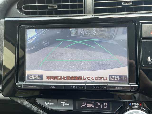 トヨタ アクア X－URBAN 静岡県 2015(平27)年 12.6万km ライムホワイトパールクリスタルシャイン ワンオーナー/純正9インチナビ/フルセグTV/DVD/CD/SD/MSV/BT/HDMI/バックカメラ/ハーフレザーシート/前席シートヒーター /エンジンスターター/前後ドライブレコーダー/ビルトインETC/ステアリングスイッチ/TVキャンセラー/LEDヘッドライト/LEDフォグライト/スマートキー×2/保証書/取扱説明書/ナビ取扱説明書/H30/31/R2/4/6/7点検記録簿有
