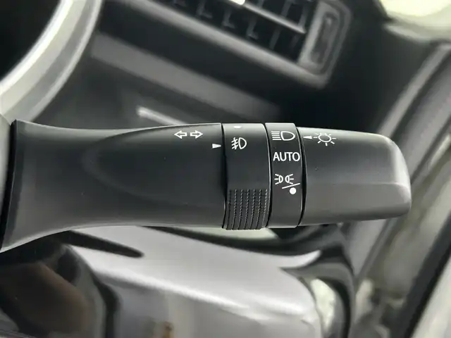 スズキ スペーシア カスタム HYBRID XS ターボ 埼玉県 2021(令3)年 5.7万km ピュアホワイトP 両側パワースライドドア　　ハーフレザーシート　シートヒーター　　衝突被害軽減ブレーキ　メモリーナビ　Ｂｌｕｅｔｏｏｔｈ　フルセグＴＶ　ＭＳＶ　ドライブレコーダー　ＬＥＤライト　オートライト　Ｒソナー